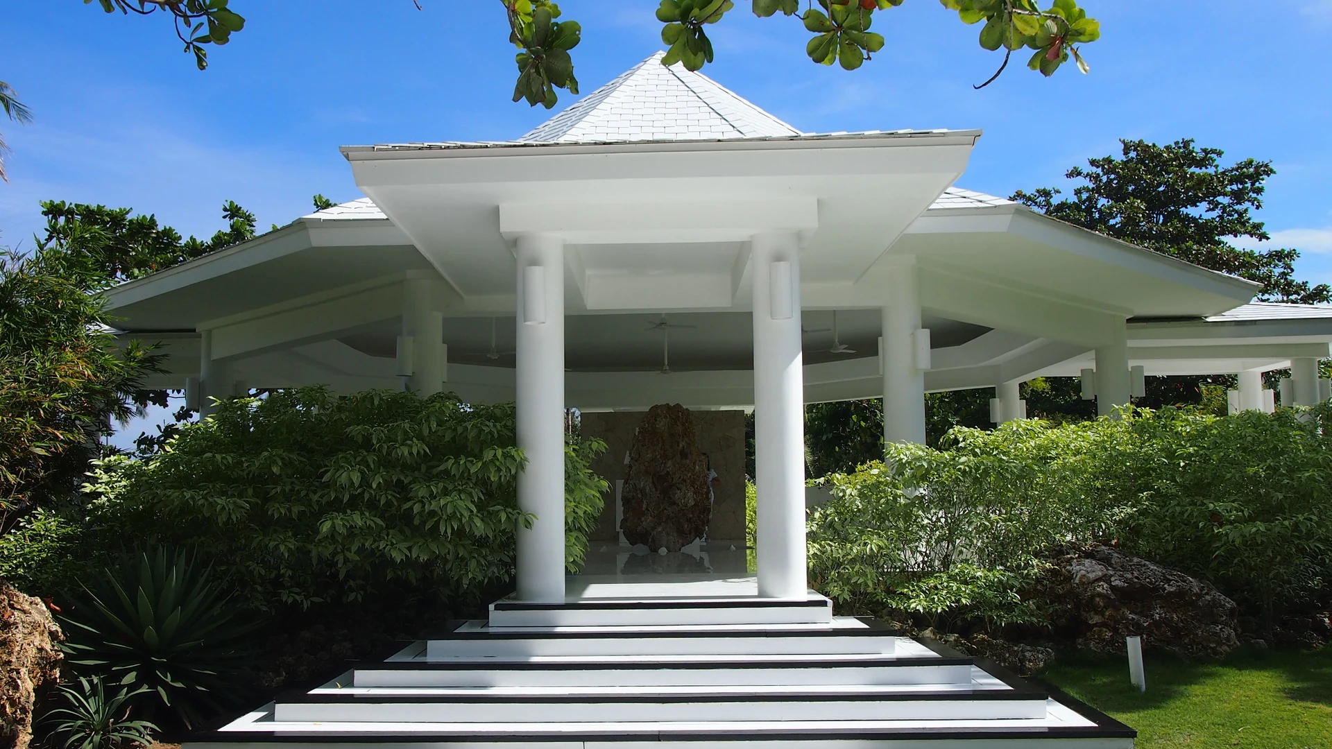 Balesin Island Club — entrance view.
